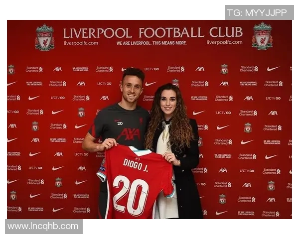 足球明星理想型揭秘：从外貌到性格，盘点最受欢迎的完美伴侣标准